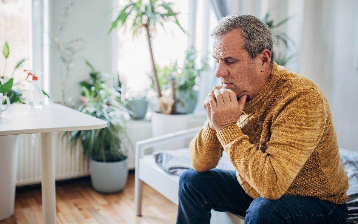 persona preocupada y cómo puede ayudar un abogado especialista en Seguridad Social