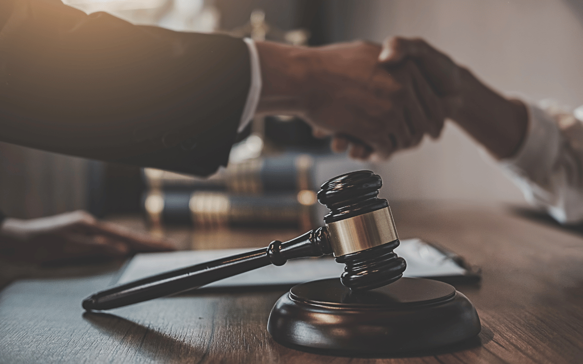 abogados tratando accidente de trabajo