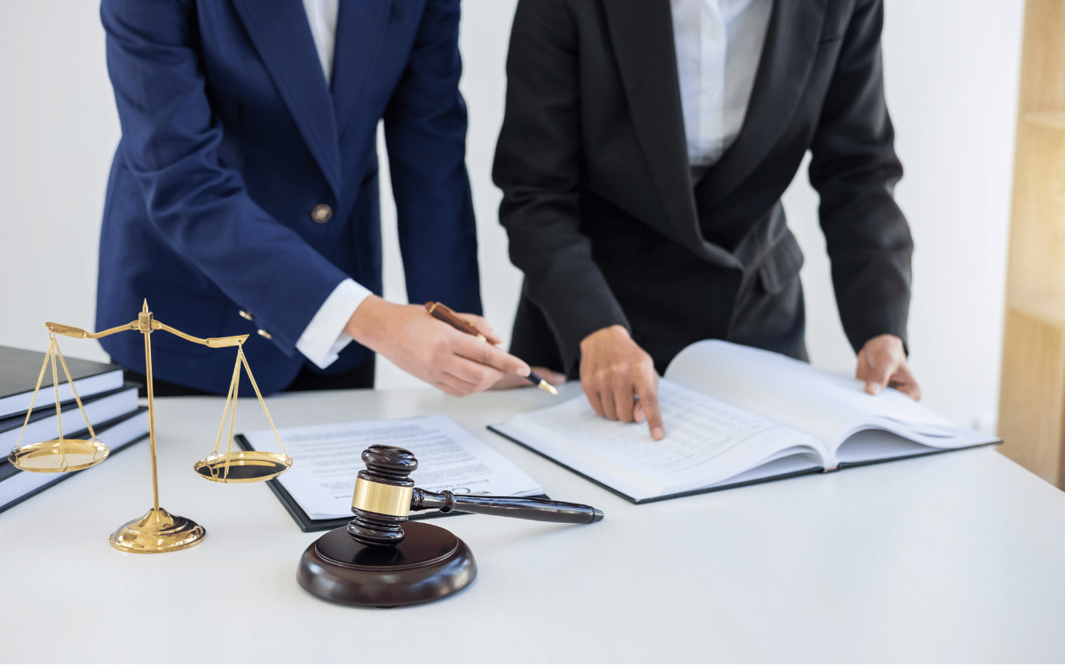 abogados tratando una incapacidad permanente